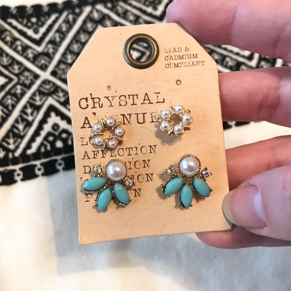 Cute Stud Earring Set Gold Tone with Pearl Teal